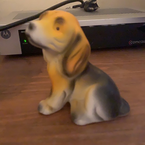 4 very cute dogs, 2 1/2 to 4 1/2 inches tall. Most porcelain, 1 resin - Picture 5 of 5